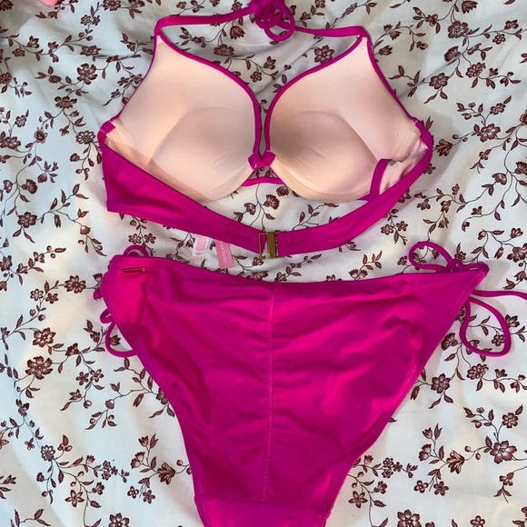 Victoria Secret bombshell bikini - Picture 2 of 3